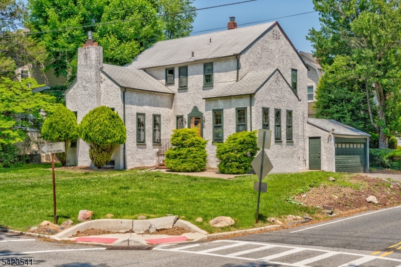 55 Luddington Rd Essex NJ 07052-3713