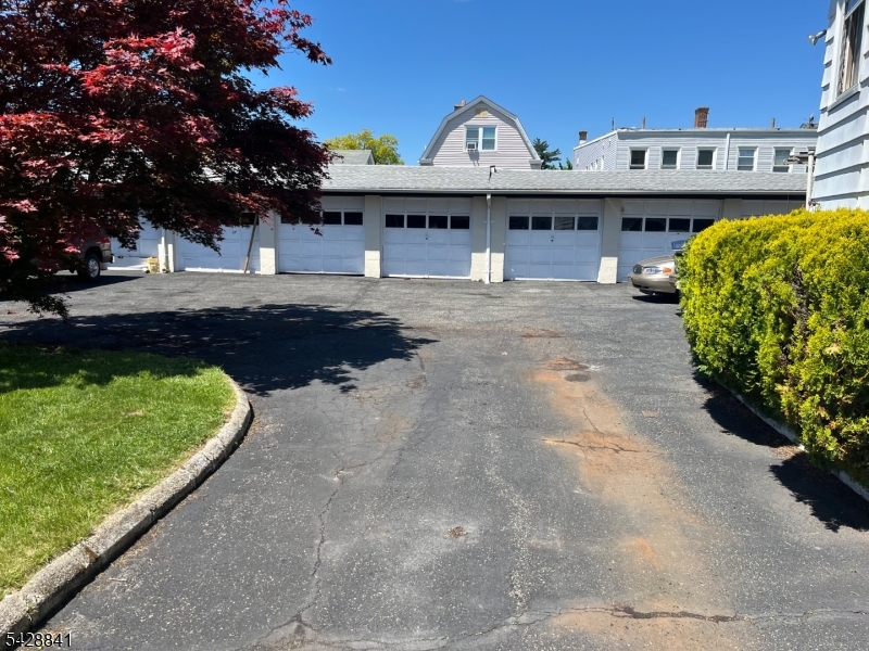 109 High St Essex NJ 07052-6001