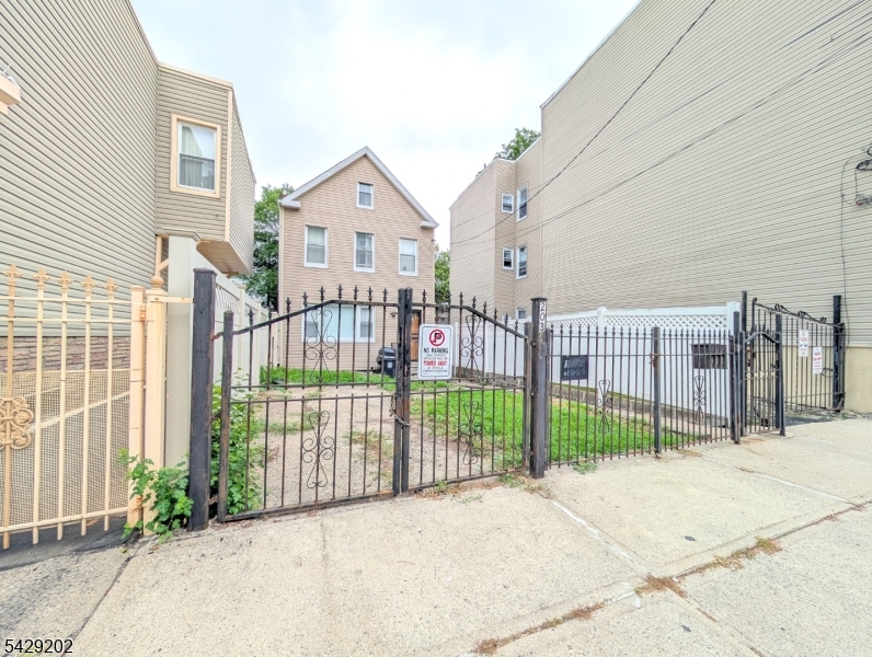 203 Lake St Essex NJ 07104-1145