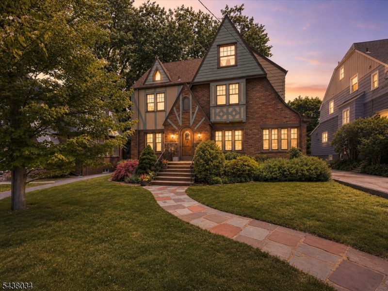 18 Burroughs Way Essex NJ 07040-1411