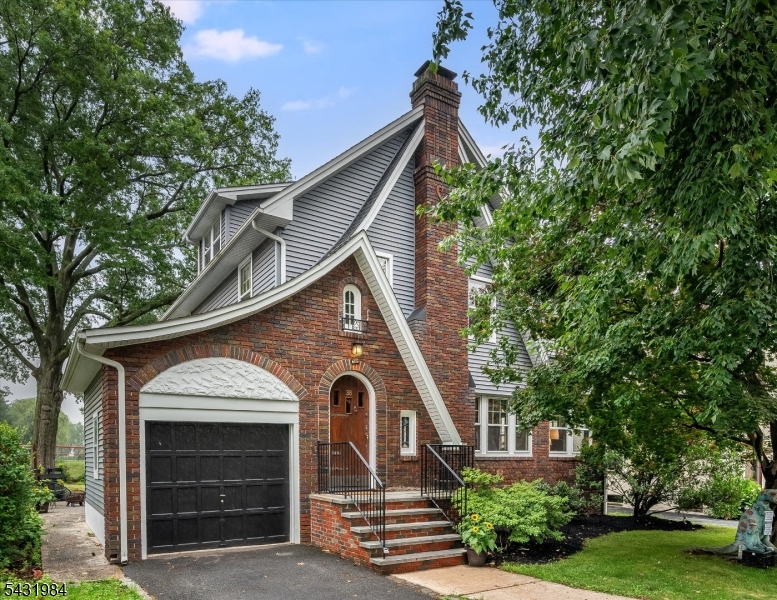 38 Burroughs Way Essex NJ 07040-1436