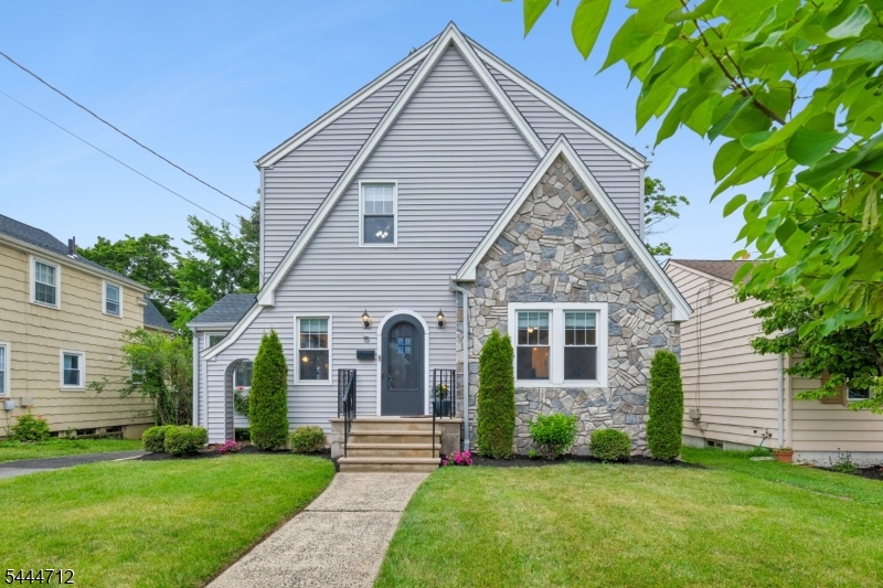 15 Westminster Ter Essex NJ 07052-2721