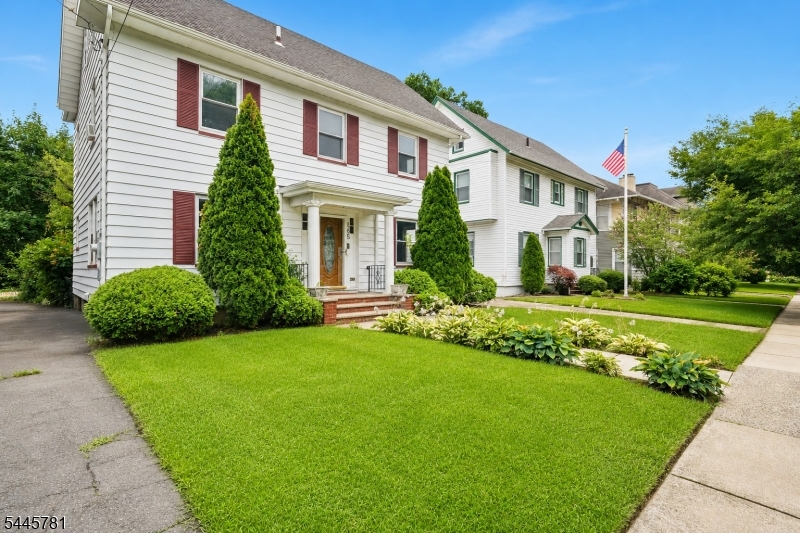 585 Ridge St Essex NJ 07104-1513