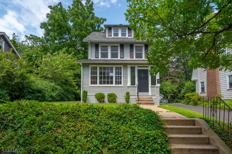 11 Lincoln Place Essex NJ 07040-1324