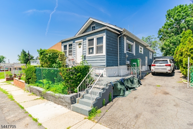 1410 Leslie St Union NJ 07205-1204
